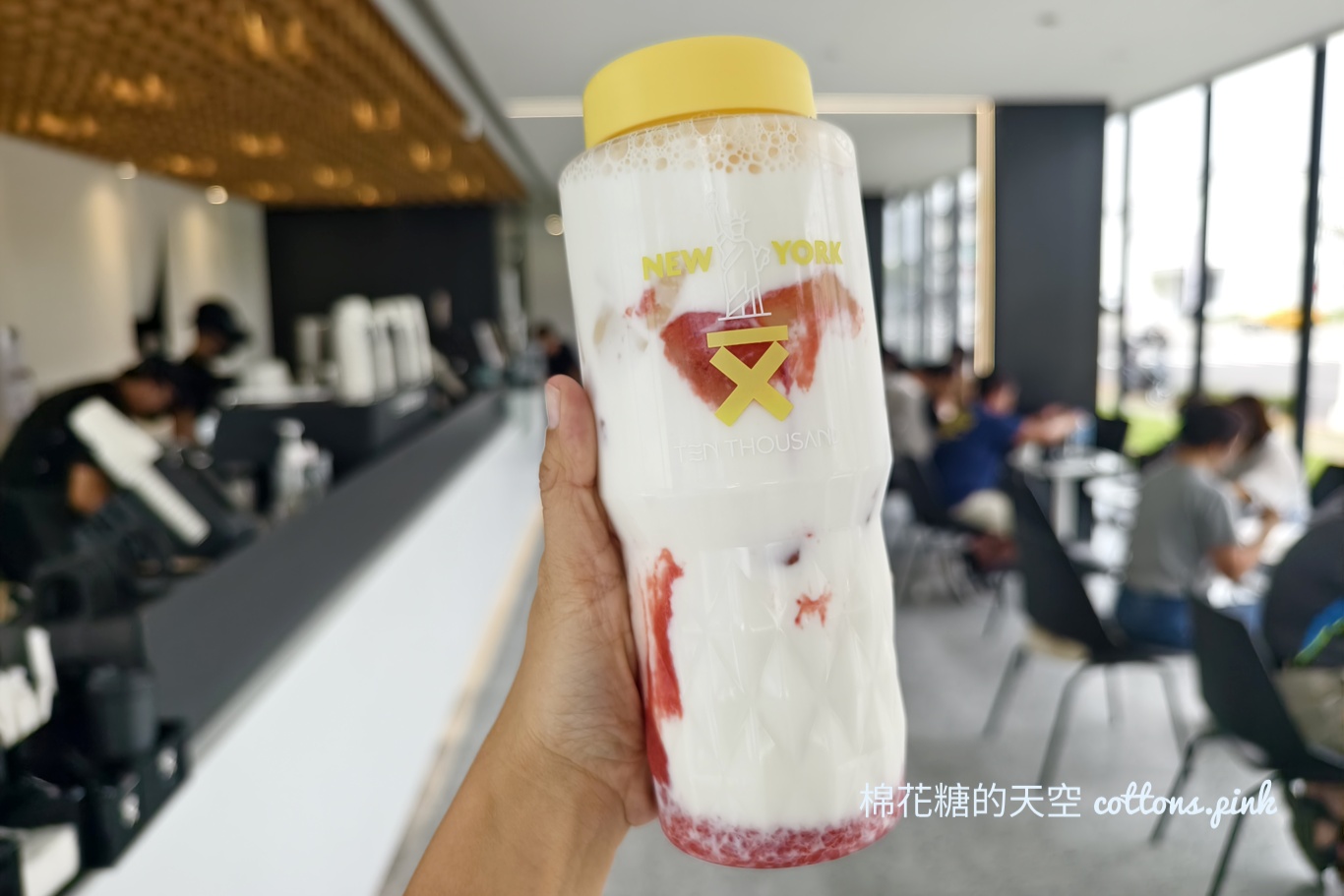 網路爆紅1L環保瓶現在不用排隊也買得到！搭配可頌還有優惠