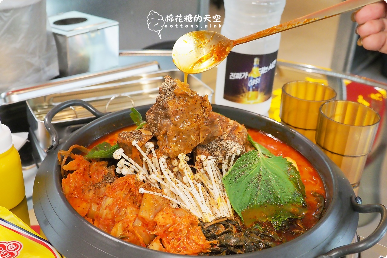 台中公益路最新美食-UNCLE K韓式馬鈴薯排骨鍋台中店開幕就爆人潮！