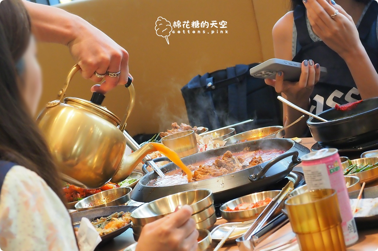 台中公益路最新美食-UNCLE K韓式馬鈴薯排骨鍋台中店開幕就爆人潮！