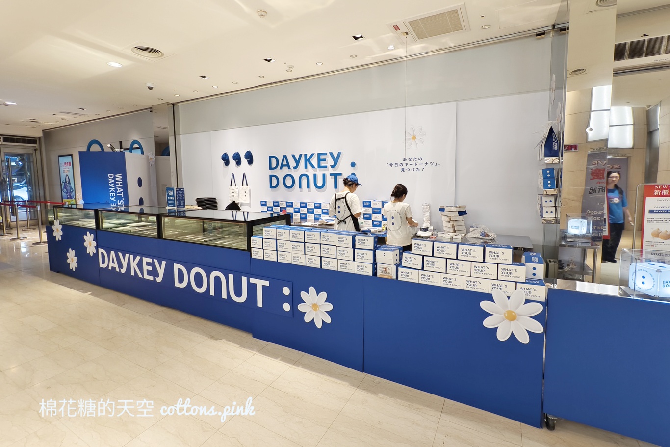 公益路排隊甜甜圈快閃新光三越!DAYKEY DOUNT三種獨家口味超搶手 公益路排隊甜甜圈快閃新光三越!DAYKEY DOUNT三種獨家口味超搶手