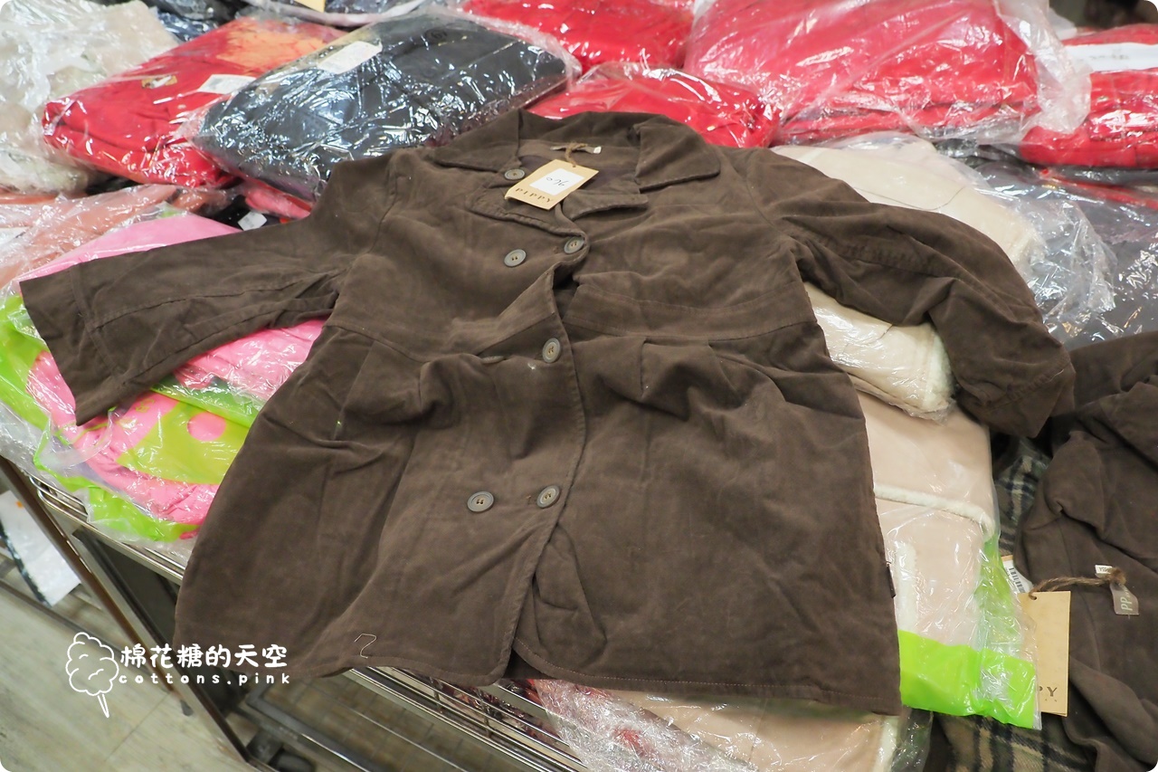 文心路旁倉儲首度開放！童鞋、運動鞋200起～專櫃童裝外套買一送一！～全面開倉價錯過可惜！