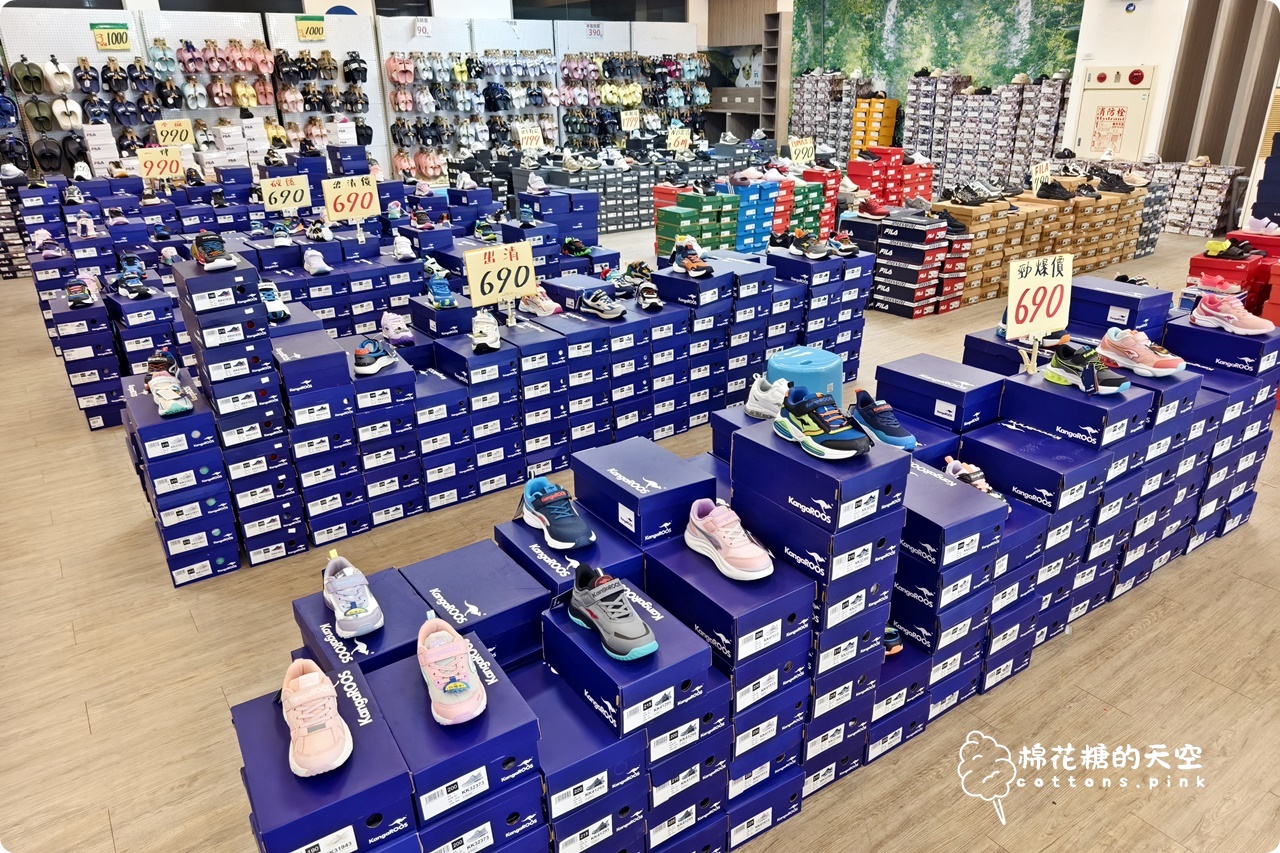 文心路旁倉儲首度開放！童鞋、運動鞋200起～專櫃童裝外套買一送一！～全面開倉價錯過可惜！