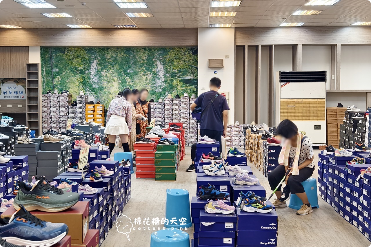 文心路旁倉儲首度開放！童鞋、運動鞋200起～專櫃童裝外套買一送一！～全面開倉價錯過可惜！