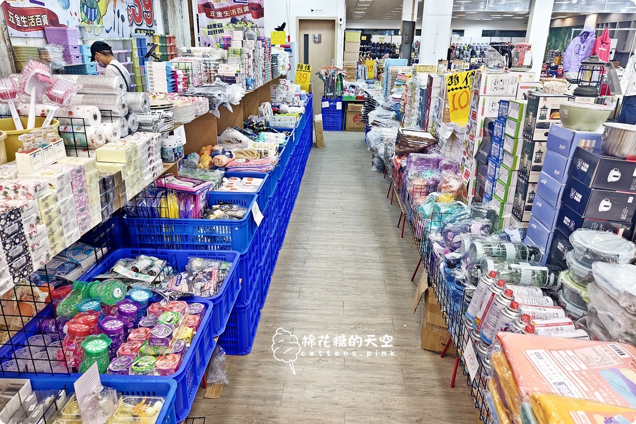 文心路旁倉儲首度開放！童鞋、運動鞋200起～專櫃童裝外套買一送一！～全面開倉價錯過可惜！