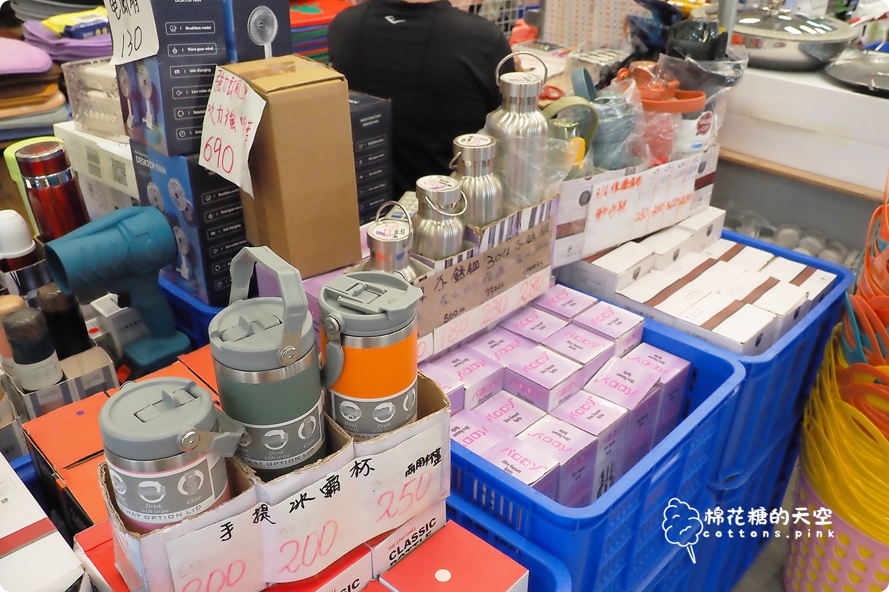 文心路旁倉儲首度開放！童鞋、運動鞋200起～專櫃童裝外套買一送一！～全面開倉價錯過可惜！