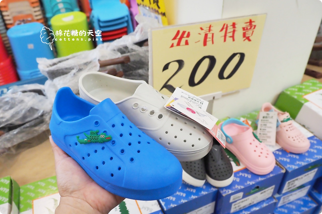 文心路旁倉儲首度開放！童鞋、運動鞋200起～專櫃童裝外套買一送一！～全面開倉價錯過可惜！