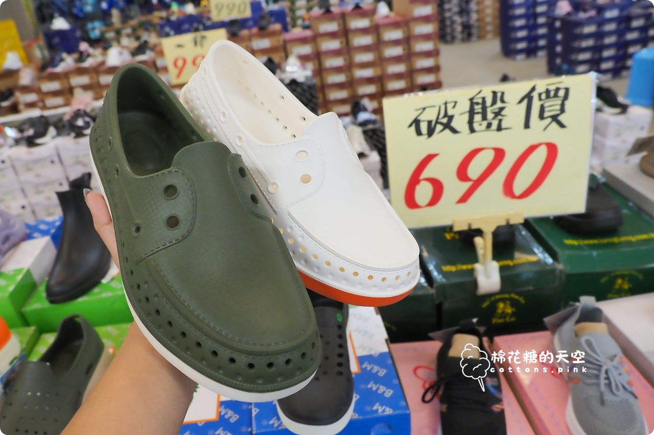 文心路旁倉儲首度開放！童鞋、運動鞋200起～專櫃童裝外套買一送一！～全面開倉價錯過可惜！