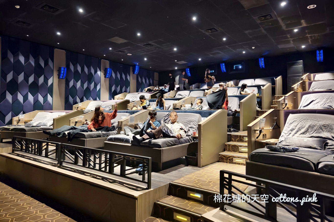 躺著看電影不是夢!台中電影院文心秀泰丹普廳還有零食.飲料吃到飽