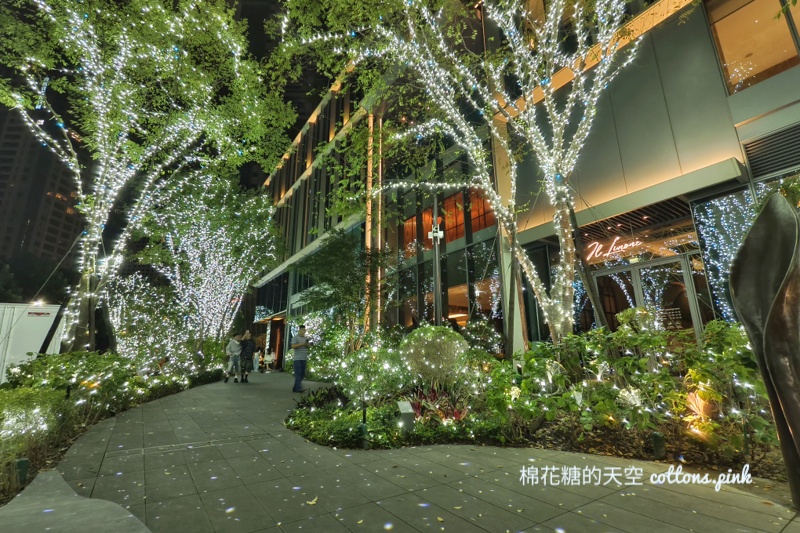 台中聖誕必拍景點|勤美光之道超美銀白步道超好拍 台中聖誕必拍景點|勤美光之道超美銀白步道超好拍
