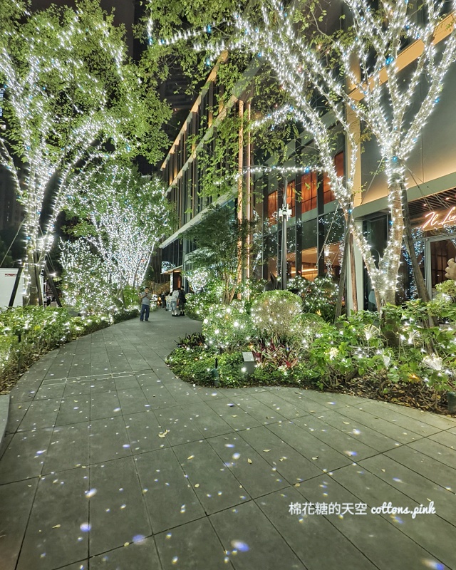 台中聖誕必拍景點|勤美光之道超美銀白步道超好拍 台中聖誕必拍景點|勤美光之道超美銀白步道超好拍