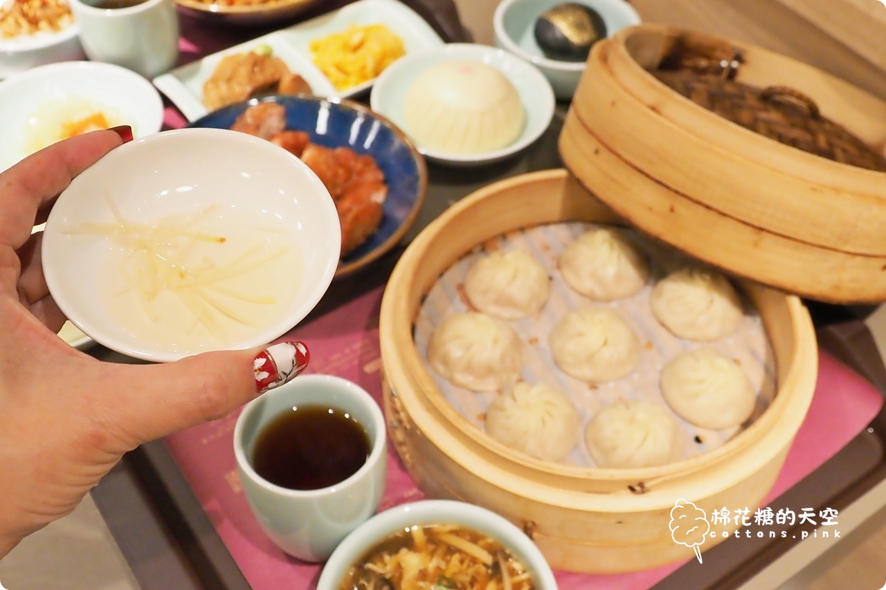 台中新光美食-沁園春最新品牌"春小廚"進駐，現做小籠包變身個人套餐