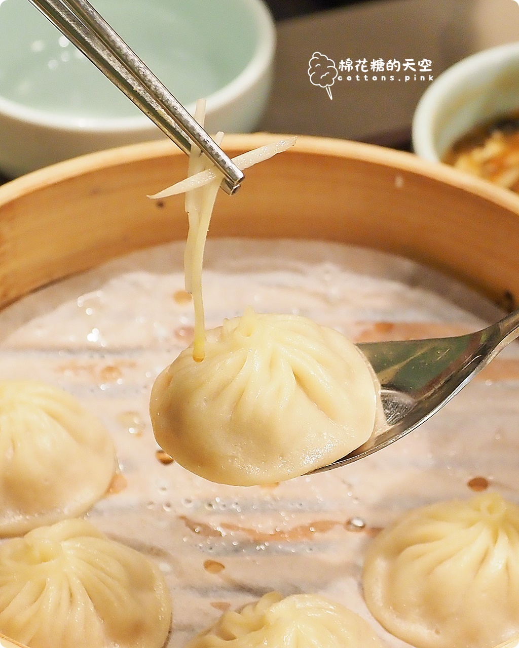 台中新光美食-沁園春最新品牌"春小廚"進駐，現做小籠包變身個人套餐