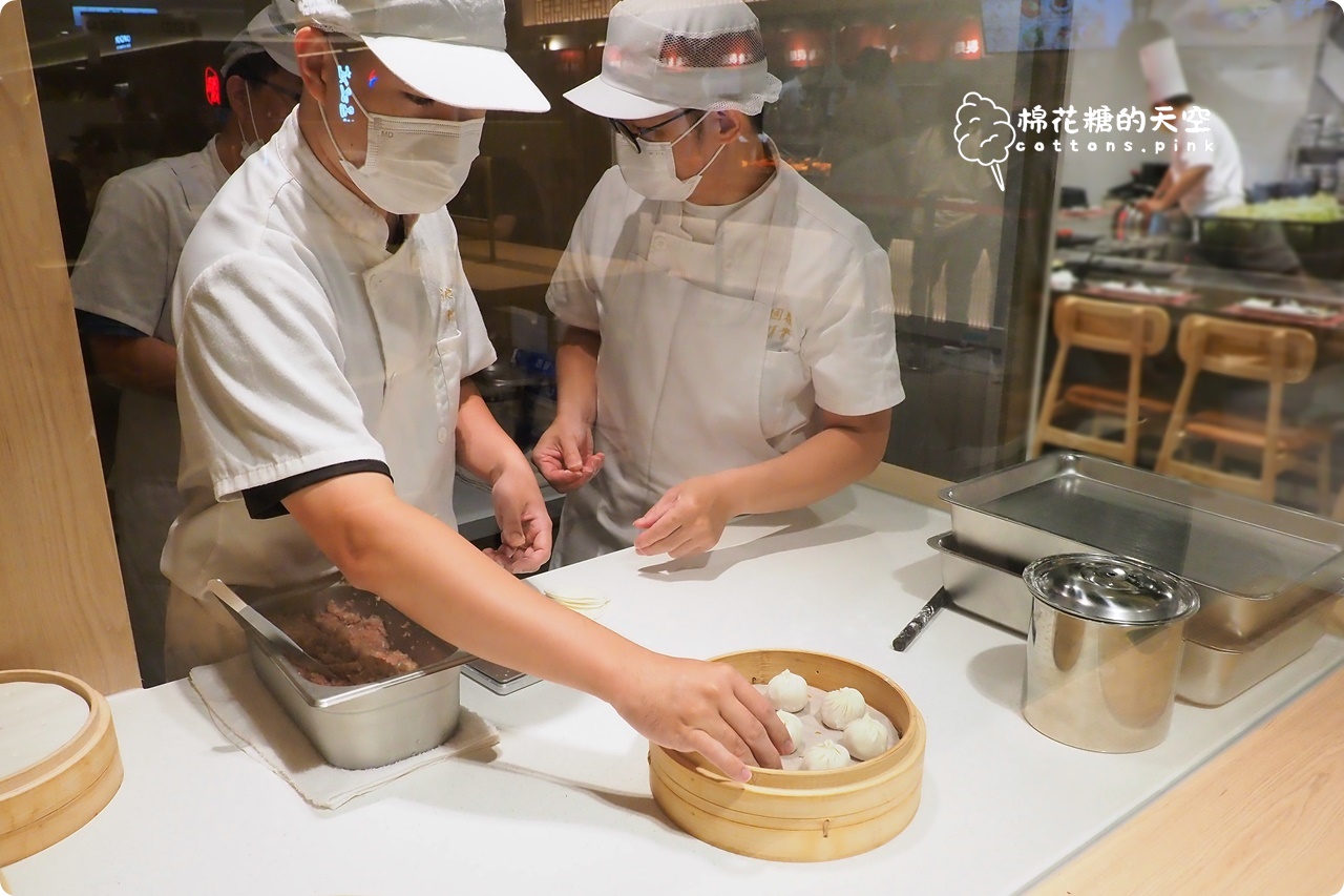 台中新光美食-沁園春最新品牌"春小廚"進駐，現做小籠包變身個人套餐