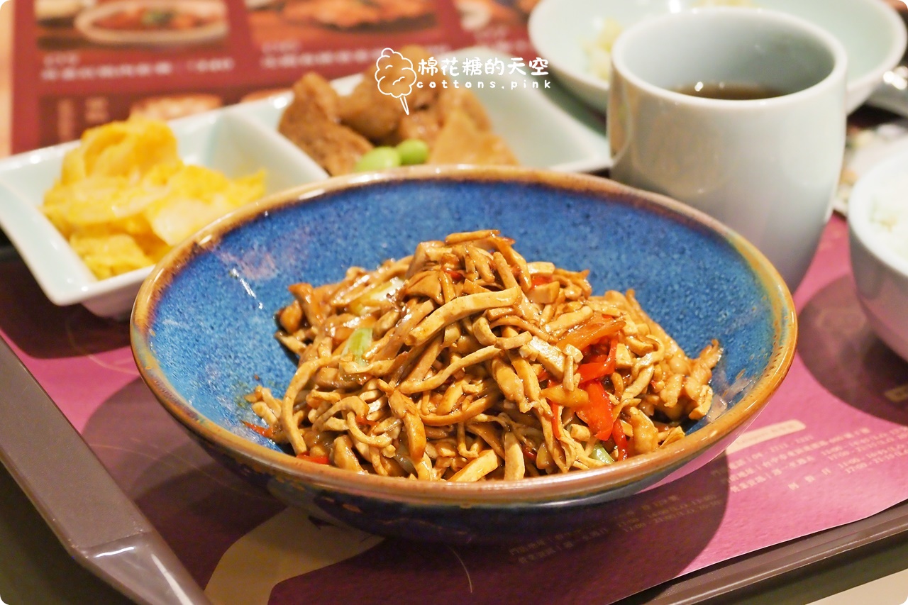 台中新光美食-沁園春最新品牌"春小廚"進駐，現做小籠包變身個人套餐