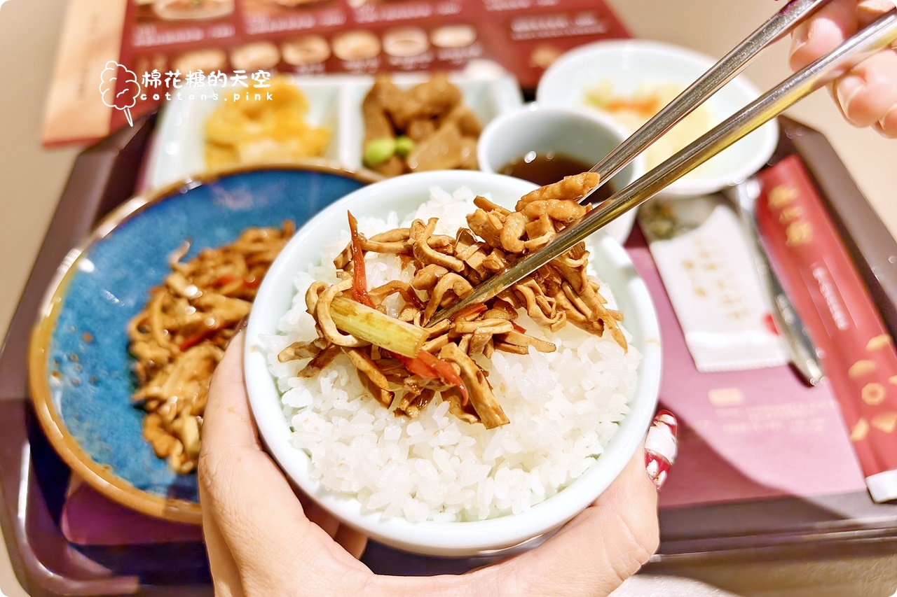 台中新光美食-沁園春最新品牌"春小廚"進駐，現做小籠包變身個人套餐