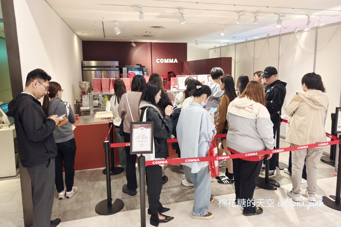 超人氣新光三越快閃櫃-焦糖泡芙一天出爐三次想吃先排隊 超人氣新光三越快閃櫃-焦糖泡芙一天出爐三次想吃先排隊