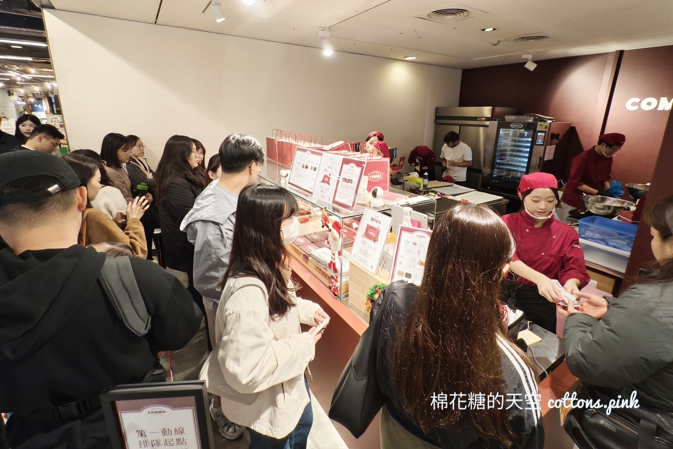 超人氣新光三越快閃櫃-焦糖泡芙一天出爐三次想吃先排隊 超人氣新光三越快閃櫃-焦糖泡芙一天出爐三次想吃先排隊