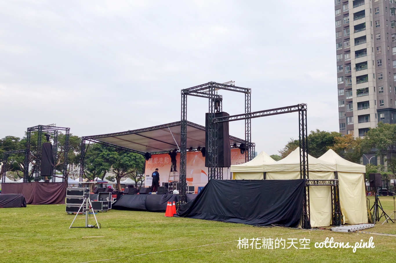 草悟道聖誕市集開跑！台中好聖誕聖誕老公公募集中