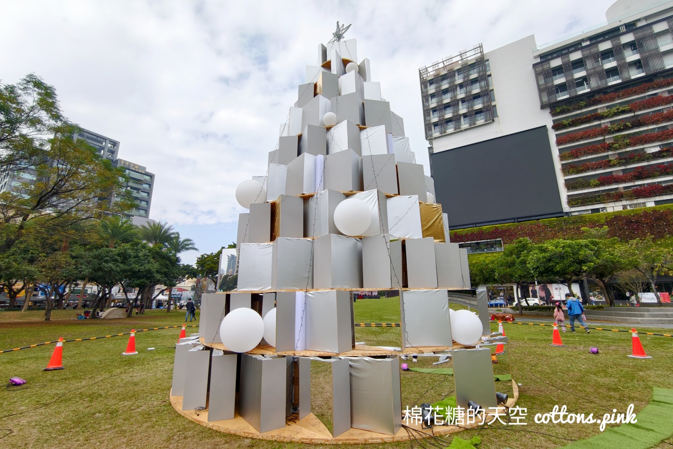 草悟道聖誕市集開跑！台中好聖誕聖誕老公公募集中
