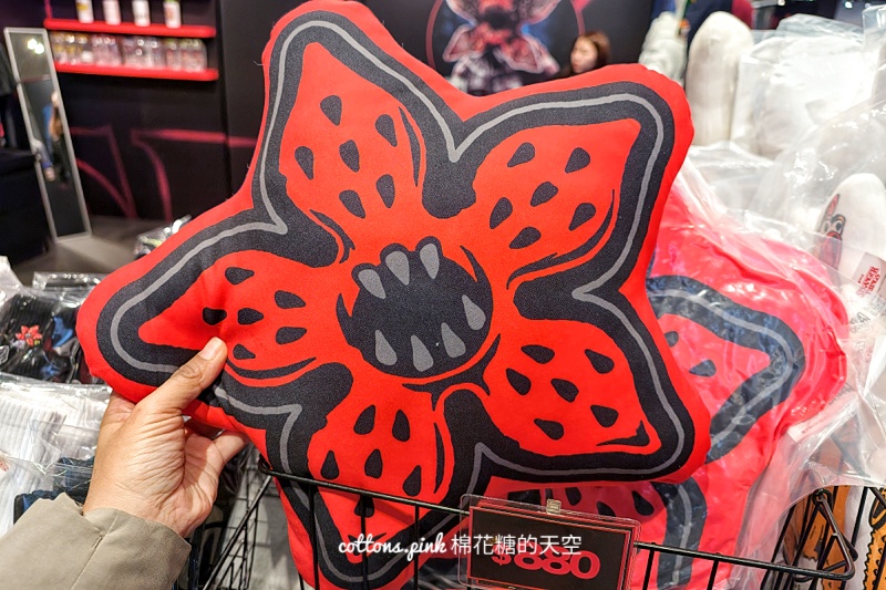 怪奇物語台中快閃店超吸睛！不只主角連快獸都變Q版～