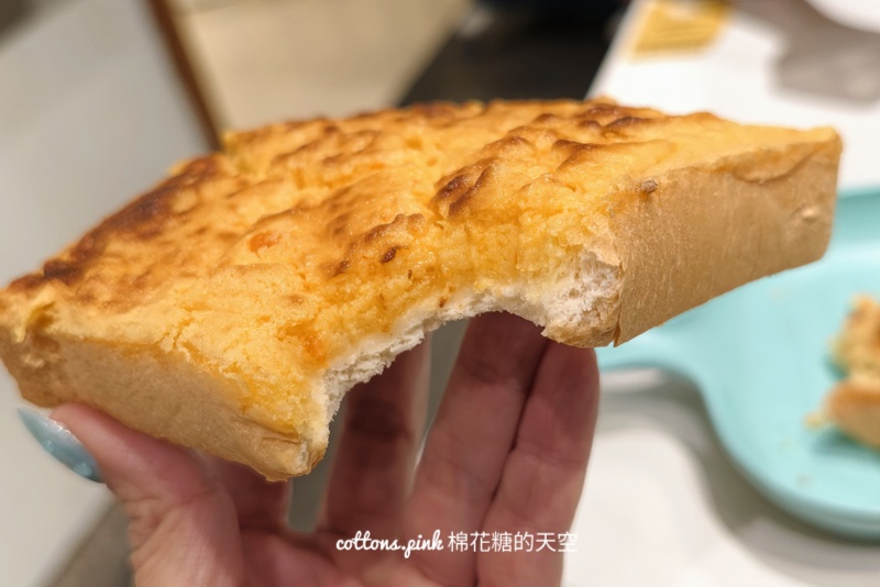 宵夜也可以吃奶酥厚片？十八度雞奶酥超厚、口味很多～夜間限定的美食吃一吃就愛上