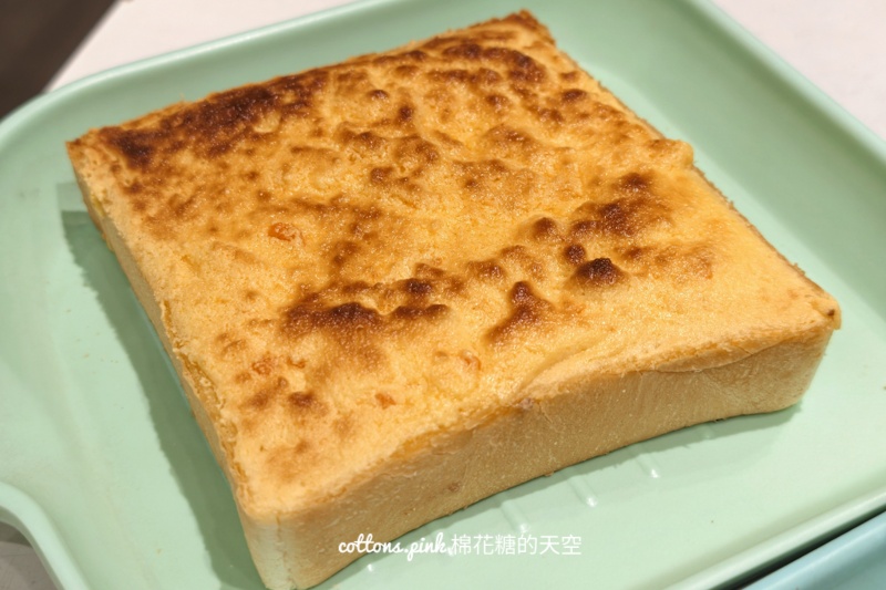 宵夜也可以吃奶酥厚片？十八度雞奶酥超厚、口味很多～夜間限定的美食吃一吃就愛上