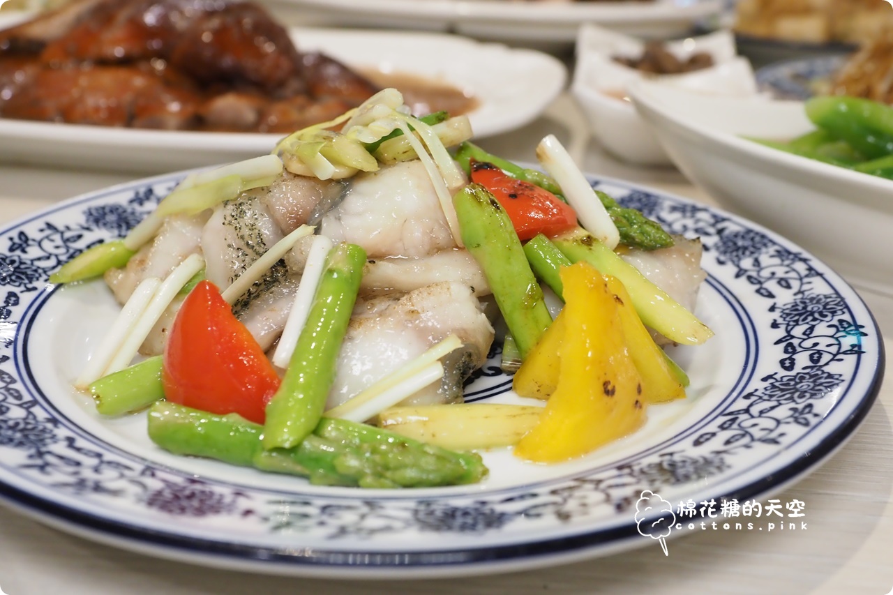 台中向上路龍富貴港式餐廳，主廚大火鑊氣十足，燒鵝脆皮雞必點全攻略