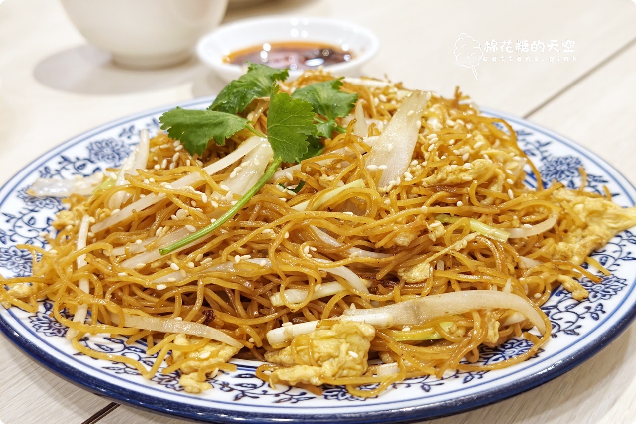 台中向上路龍富貴港式餐廳，主廚大火鑊氣十足，燒鵝脆皮雞必點全攻略