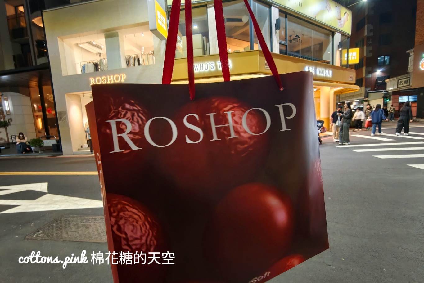市民廣場旁最狂女裝特賣會-ROSHOP還沒開門就有人在等 市民廣場旁最狂女裝特賣會-ROSHOP還沒開門就有人在等