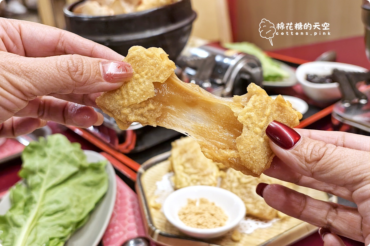 2026 台中必吃聚餐餐廳推薦，有春茶館麵茶拿鐵、炸年糕是招牌，濃白雞湯鍋暖胃首選