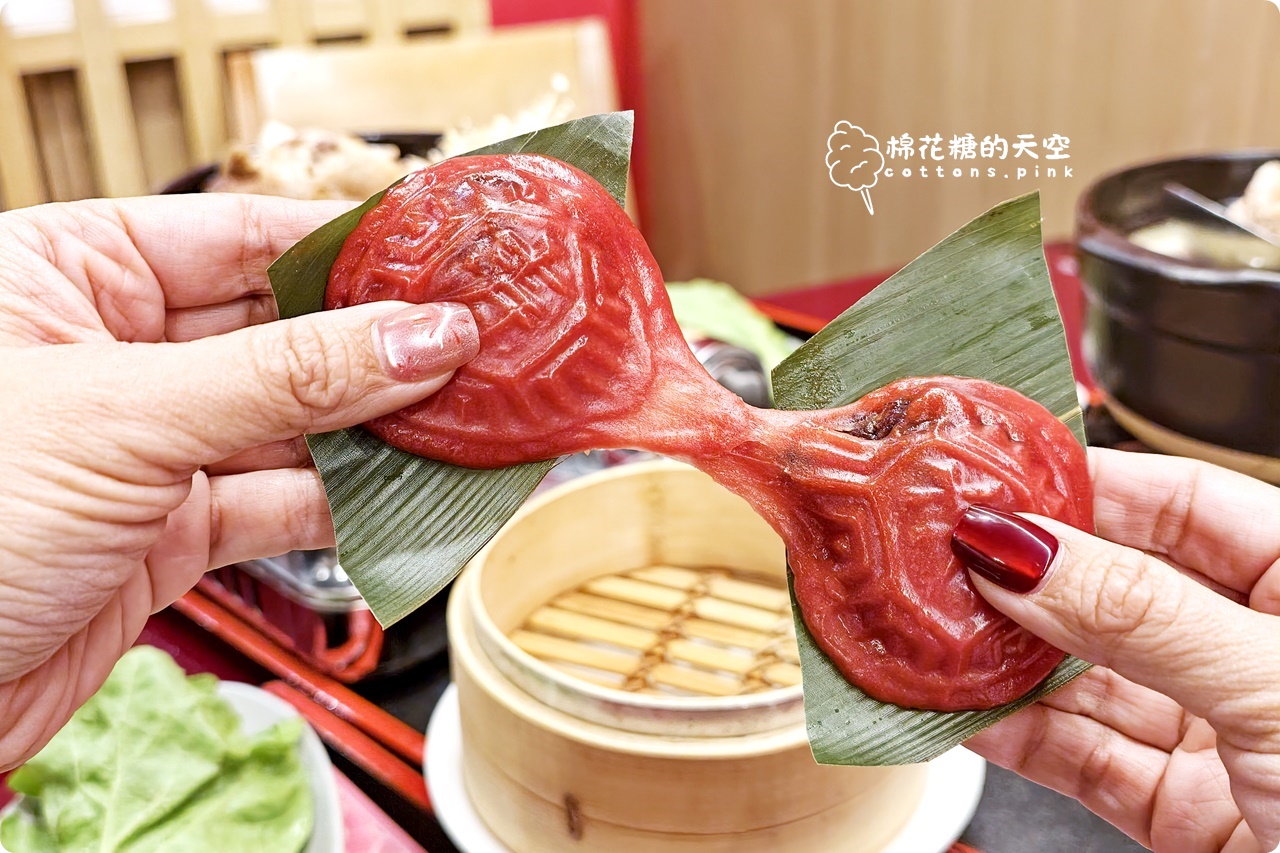 2026 台中必吃聚餐餐廳推薦，有春茶館麵茶拿鐵、炸年糕是招牌，濃白雞湯鍋暖胃首選