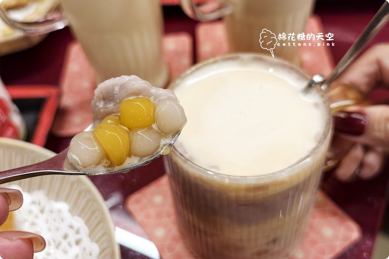 2026 台中必吃聚餐餐廳推薦，有春茶館麵茶拿鐵、炸年糕是招牌，濃白雞湯鍋暖胃首選