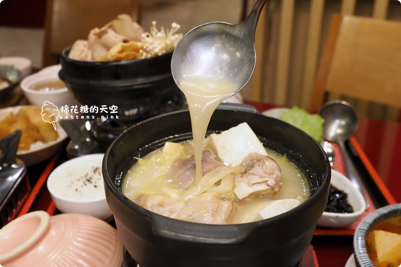 2026 台中必吃聚餐餐廳推薦，有春茶館麵茶拿鐵、炸年糕是招牌，濃白雞湯鍋暖胃首選