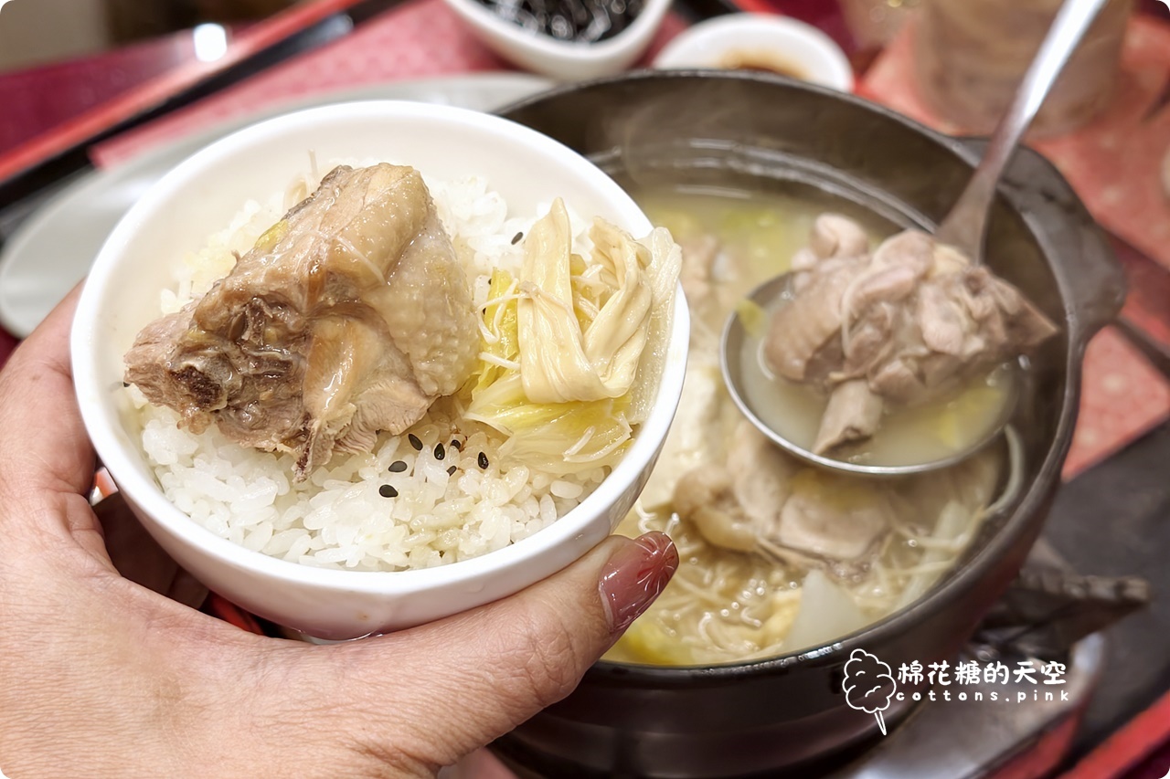 2026 台中必吃聚餐餐廳推薦，有春茶館麵茶拿鐵、炸年糕是招牌，濃白雞湯鍋暖胃首選