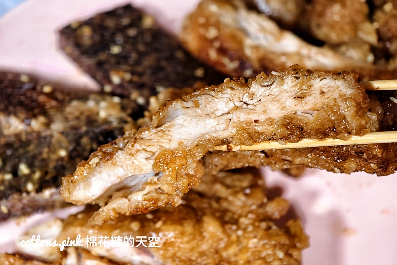 大慶夜市排隊美食！數1數2碳烤香雞排只賣兩樣卻人氣爆棚