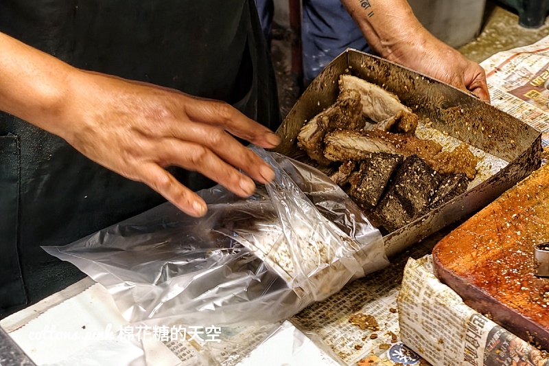 大慶夜市排隊美食！數1數2碳烤香雞排只賣兩樣卻人氣爆棚