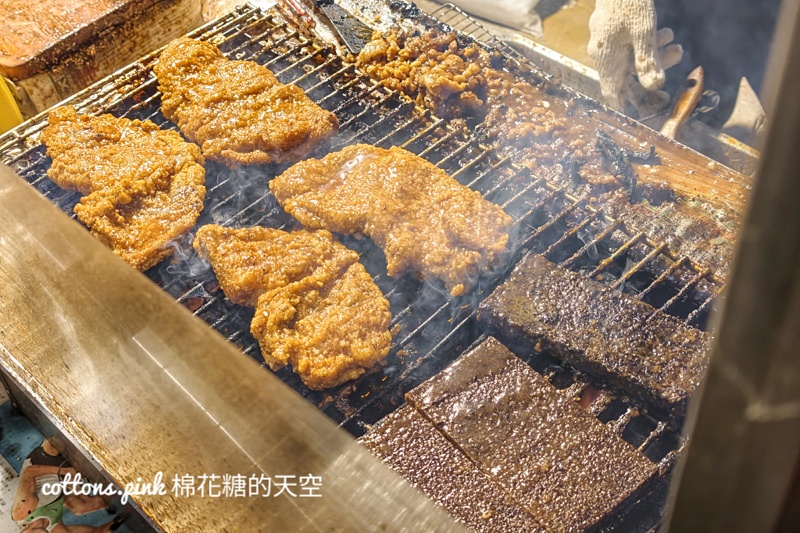 大慶夜市排隊美食！數1數2碳烤香雞排只賣兩樣卻人氣爆棚