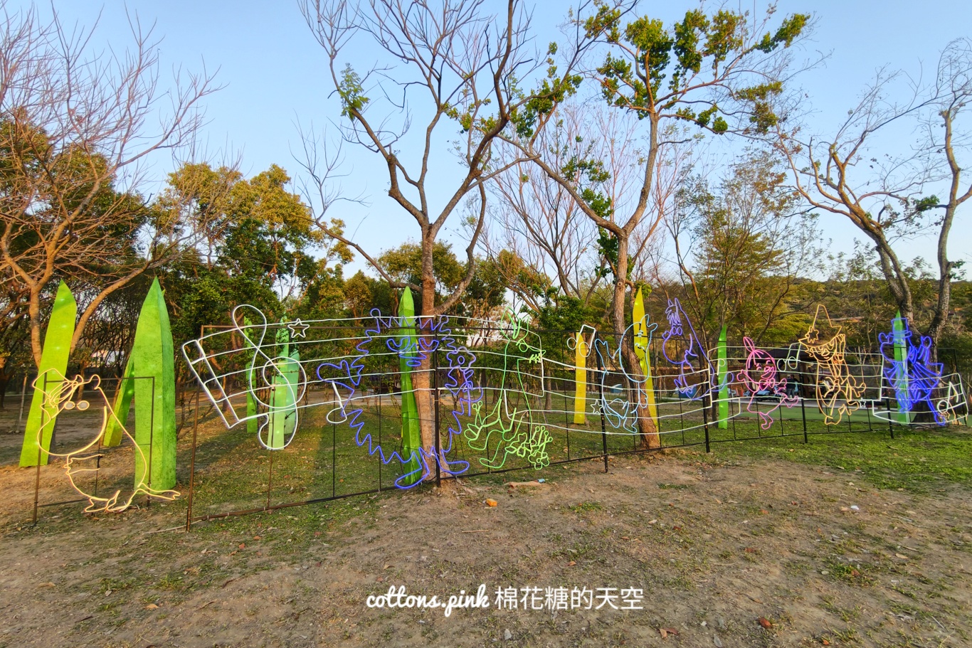 台中紫色花海秘境！大里塗城公園夢幻許願藤隧道爆紅