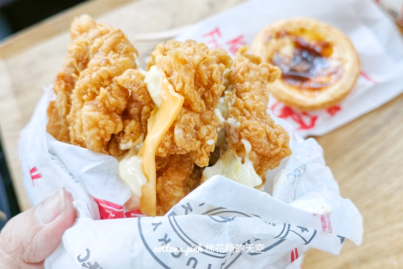肯德基"霸霸霸"雞腿堡三層登場,肉量疊到讓人掉下巴~爽感直接炸開 肯德基"霸霸霸"雞腿堡三層登場,肉量疊到讓人掉下巴~爽感直接炸開