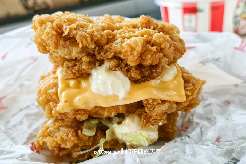 肯德基"霸霸霸"雞腿堡三層登場,肉量疊到讓人掉下巴~爽感直接炸開 肯德基"霸霸霸"雞腿堡三層登場,肉量疊到讓人掉下巴~爽感直接炸開