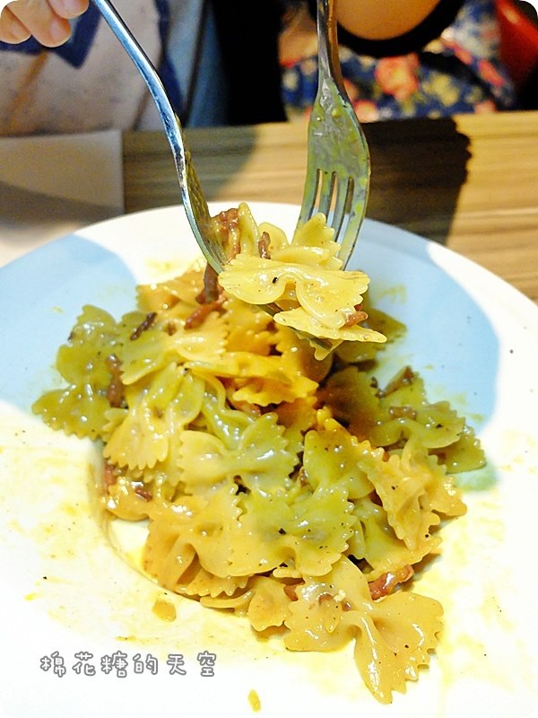 00餐蝴蝶結麵4.JPG