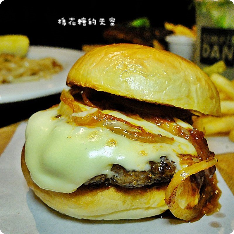 00餐起司漢堡2.JPG