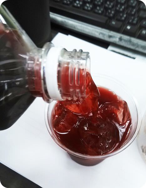 倒飲料
