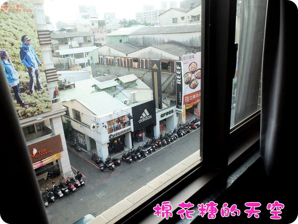 00房間窗外