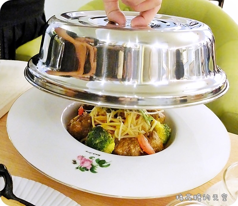 玫瑰園餐點麵.JPG