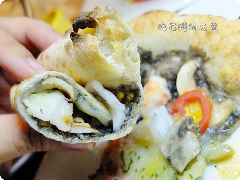 00餐墨魚比薩6.JPG
