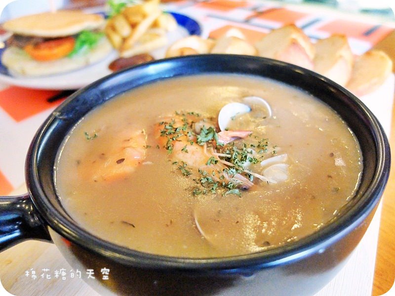 01莓芯濃湯麵包3.JPG