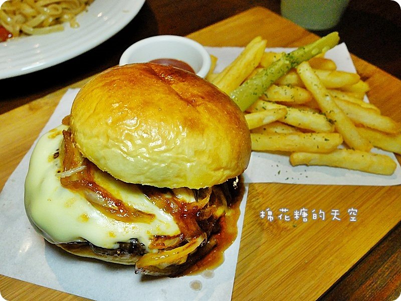 00餐起司漢堡3.JPG