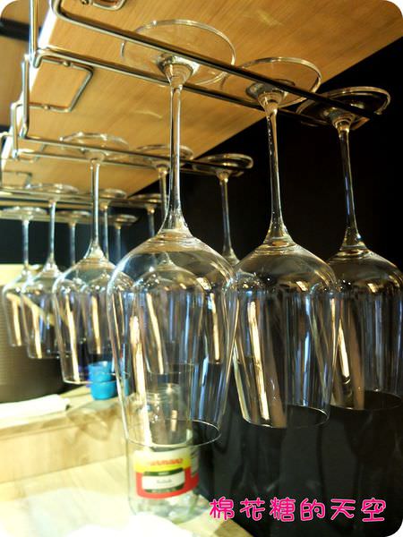 00一樓酒館.JPG