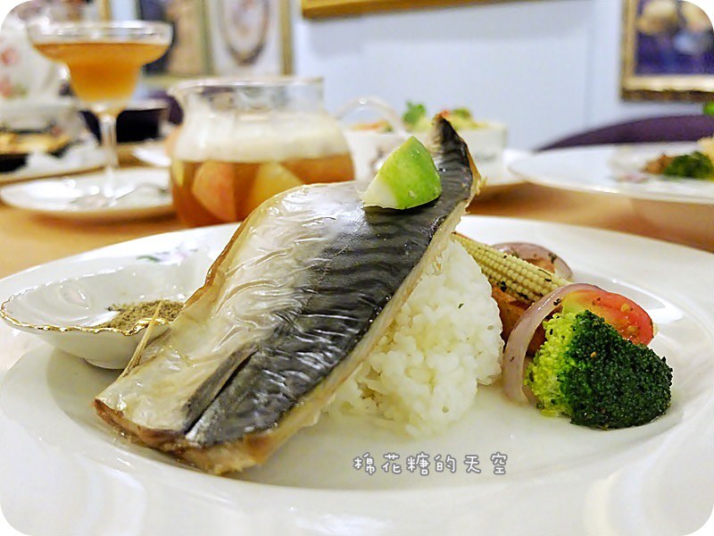玫瑰園餐點魚.JPG